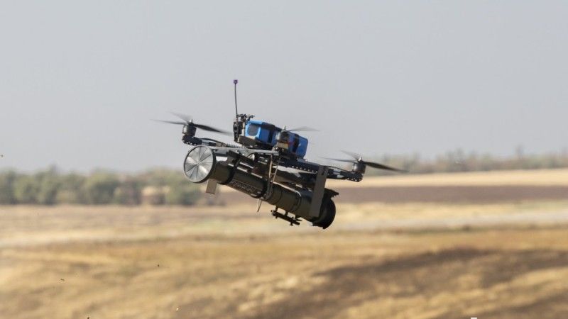 Dron z granatnikiem