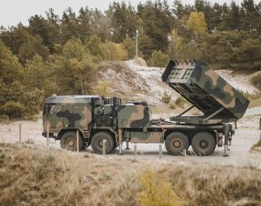 Wieloprowadnicowa wyrzutnia rakiet Homar-K na ćwiczeniach Arcane Thunder 25 w Ustce.