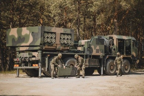 Wieloprowadnicowa wyrzutnia rakiet Homar-K na ćwiczeniach Arcane Thunder 25 w Ustce.