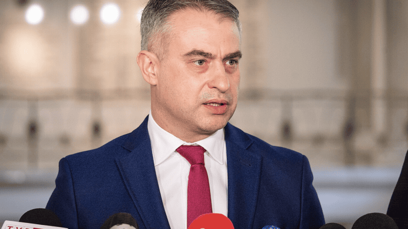 Krzysztof Gawkowski w wywiadzie dla PAP skomentował wdrażanie sztucznej inteligencji w administracji publicznej.