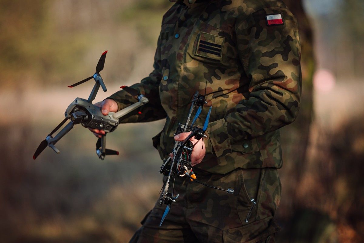 Polska przekaże pieniądze z SAFE dla Ukrainy. Błaszczak krytykuje