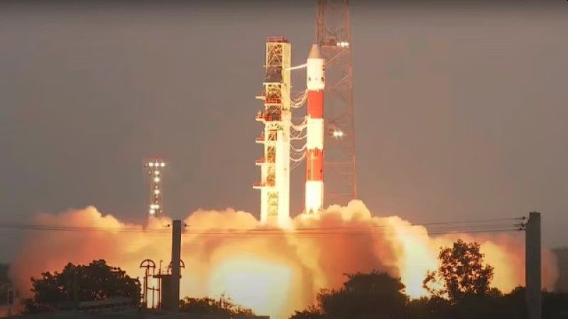 Moment startu rakiety PSLV w wersji XL z satelitą radarowym EOS-09.