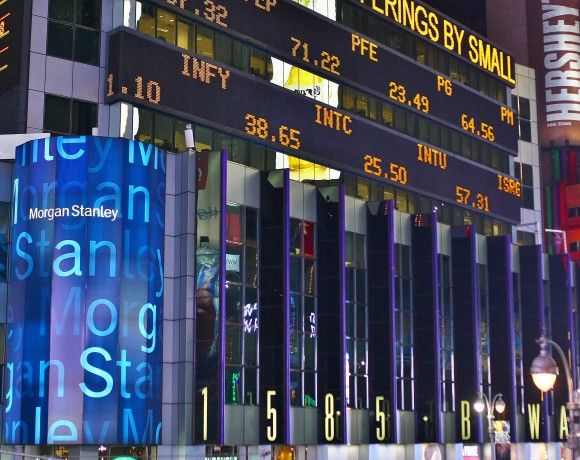 Siedziba Morgan Stanley z neonami, liczbami