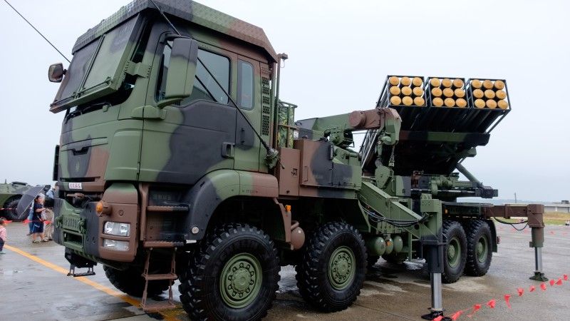 Tajwańska wieloprowadnicowa wyrzutnia rakiet Thunderbolt-2000