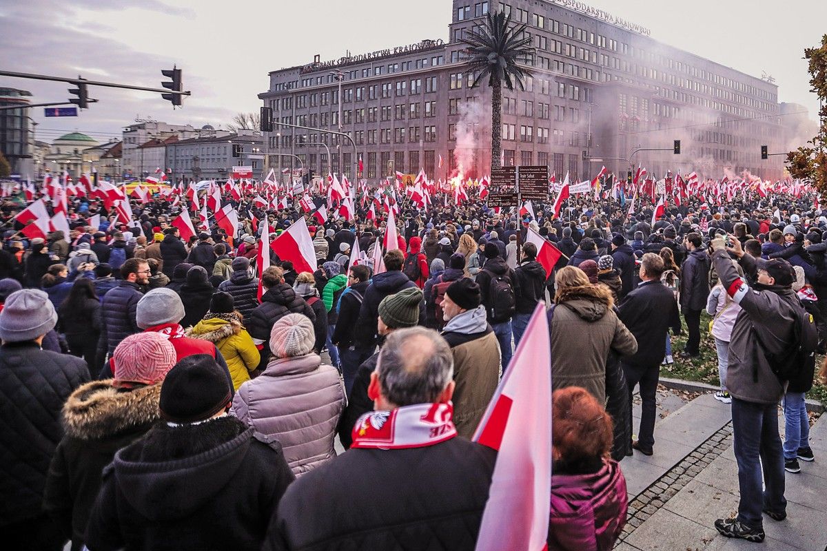 Zakaz noszenia broni i używania pirotechniki oraz ograniczenia w lotach dronów w Warszawie