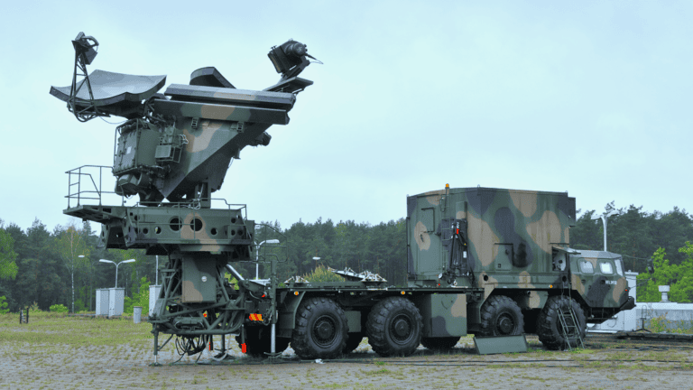Stacja naprowadzania rakiet do systemu S-125 Newa SC.