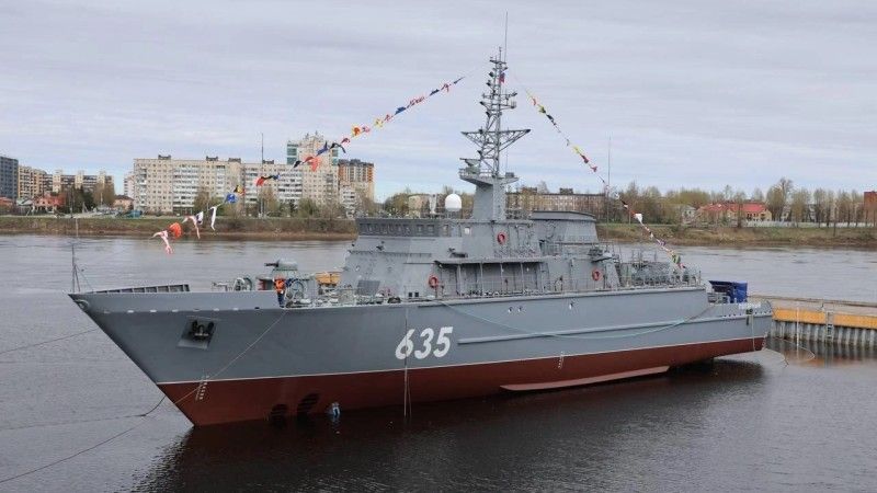 Niszczyciel min Polarnyj (635) tuż po wodowaniu.