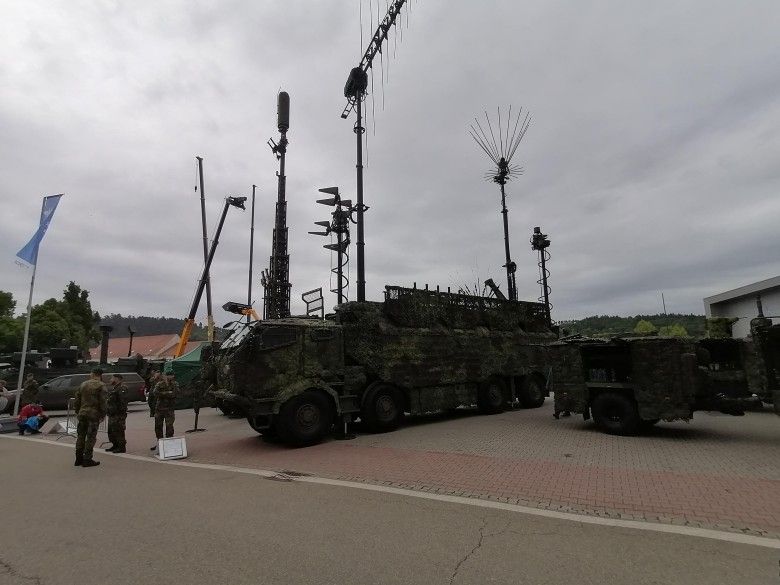 Pojazd specjalistyczny na bazie ciężarówki Tatra.