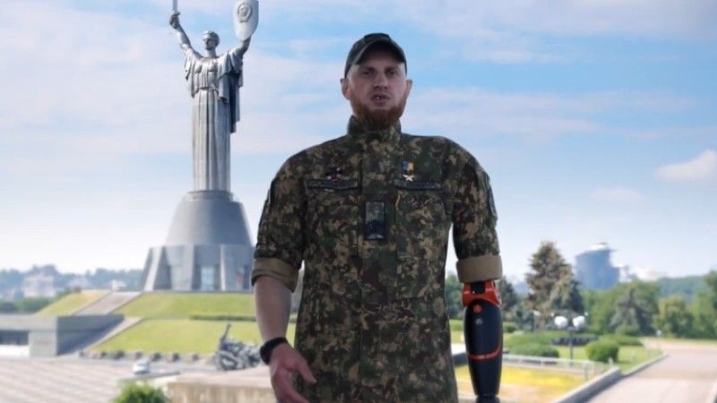 Weteran ZSU z amputowaną ręką
