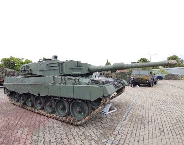 Czołg podstawowy Leopard 2A4 podczas targów IDET 2025 w Brnie.