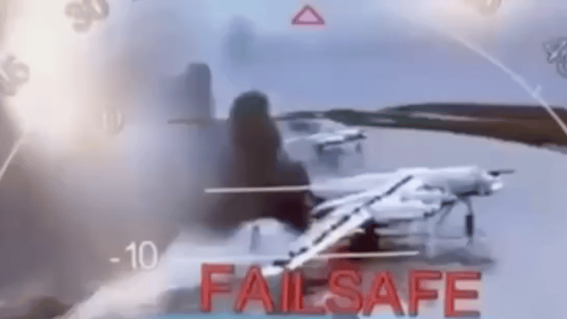 Atak na Tu-95MS w bazie Ołenija