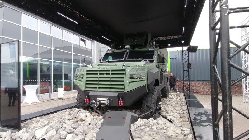 Opancerzony pojazd minoodporny Senator MRAP podczas czeskich targów IDET 2025.