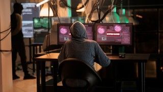 Czego potrzebują hakerzy do obserwowania aktywności na przejętym komputerze? Okazuje się, że do szpiegowania wystarczy im... przeglądarka oparta na Chromium oraz kilka komend.