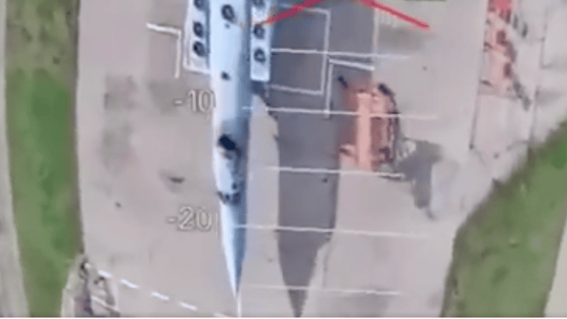 Tu-22M3 z osmalonym dachem kabiny