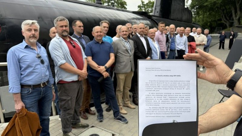 Pod apelem do premiera i ministra obrony narodowej podpisało się wielu byłych członków załogi ORP „Sokół”.