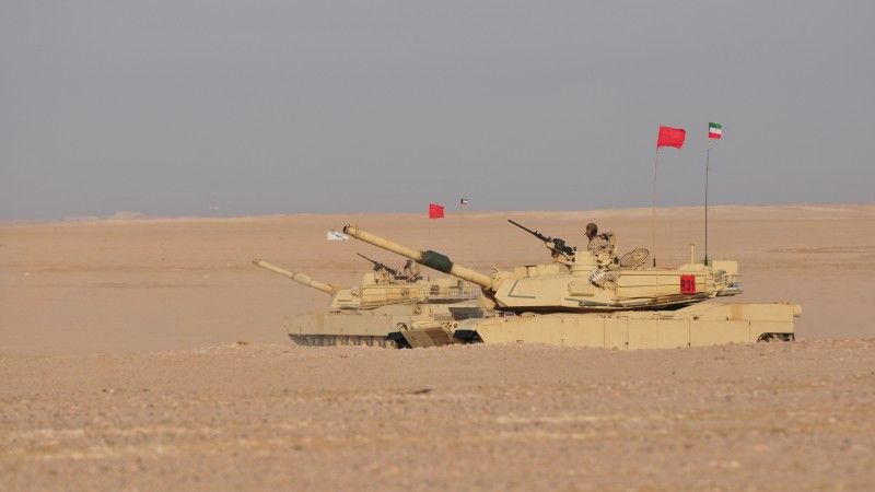 Czołgi M1A2 wojsk lądowych Kuwejtu.
