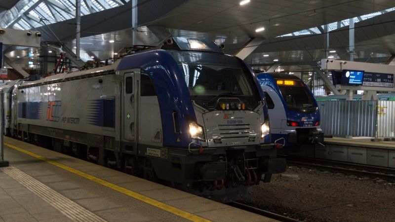 PKP Intercity przeprowadziło pierwsze testy terminali Starlink. Ich wyniki są pozytywne, ale nie obyło się również bez problemów.