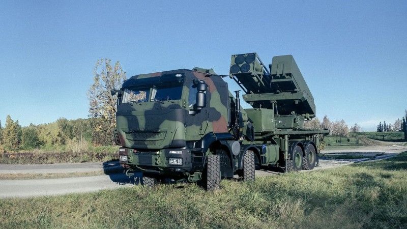 Wieloprowadnicowa wyrzutnia takiet MARS III (EuroPULS) na podwoziu samochodu ciężarowego Iveco Trakker 8x8.