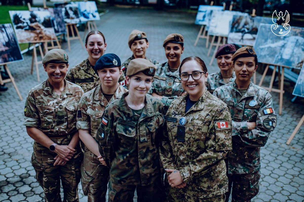 Women in combat: the untold communicative   of modern warfare