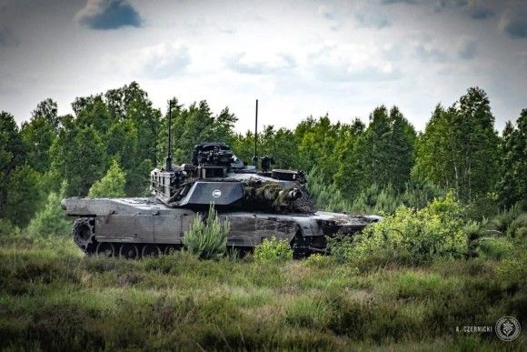 Czołg M1A1FEP Abrams z 1. Warszawskiej Brygady Pancernej na ćwiczeniu „Rozsądny Gronostaj 25”.