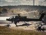 Śmigłowce szturmowe AH-64 Apache z Combat Aviation Brigade, 1st Infantry Division (U.S. Army) podczas ćwiczenia „Combined Resolve 25-2” na poligonie Hohenfels w Niemczech.