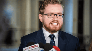 W rozmowie z naszym portalem wiceminister cyfryzacji Dariusz Standerski mówi o strategicznych kierunkach działań państwa w obszarze AI.