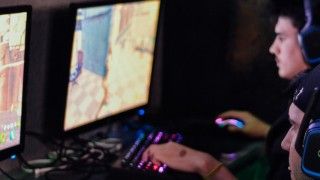 Ministerstwo Cyfryzacji powołało Zespół mający opracować propozycję przepisów dot. e-sportu. Resort deklaruje, że rozwiązania będą uwzględniać potrzeby zawodników i organizatorów.