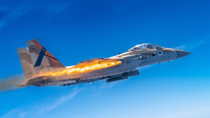 Izraelski F-15 odpala rakietę powietrze-powietrze Python