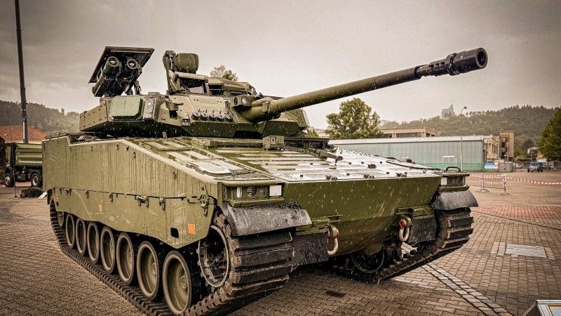 Bojowy wóz piechoty CV90 MkIII (CV9035) podczas targów IDET 2025.
