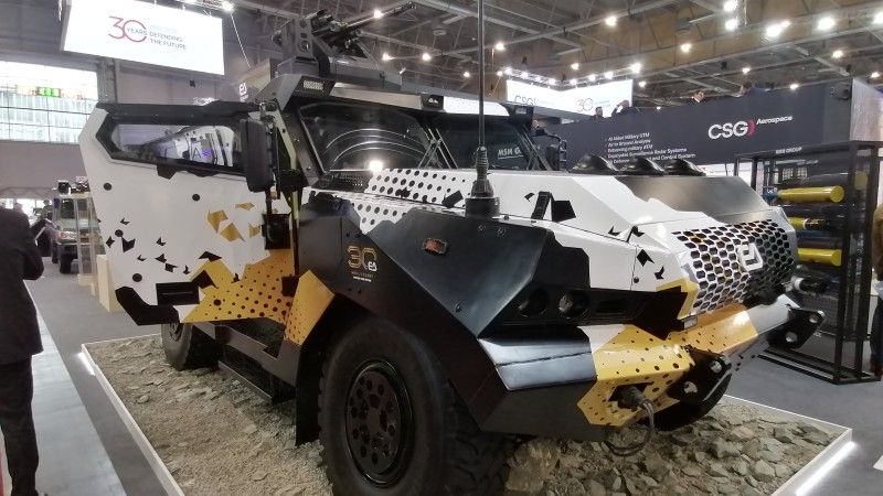 Pojazd taktyczny Patriot II z tureckim zdalnie sterowanym modułem uzbrojenia Trakon 30 podczas targów IDET 2025. Pojazd otrzymał wyjątkowe malowanie na 30-lecie firmy.