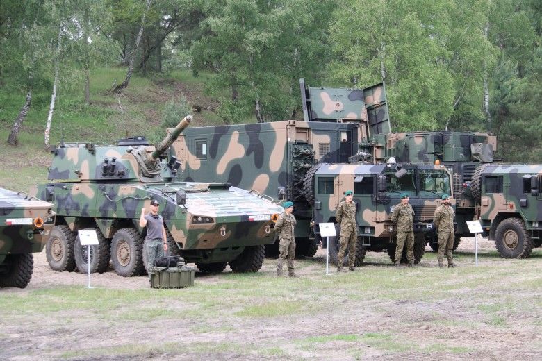 Pokaz statyczny sprzętu wojskowego wśród którego można zobaczyć m.in. moździerz samobieżny M120K Rak, czy radiolokacyjny zestaw rozpoznania artyleryjskiego Liwiec.