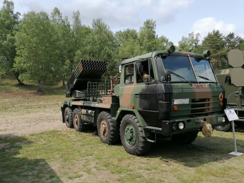 Wieloprowadnicowa wyrzutnia rakiet RM-70/85.