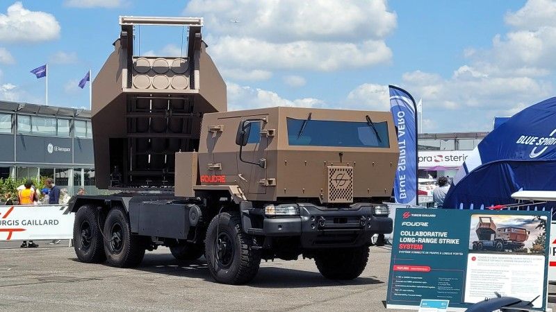 Francuska wieloprowadnicowa wyrzutnia rakiet Foudre pokazana na targach Paris Air Show 2025.