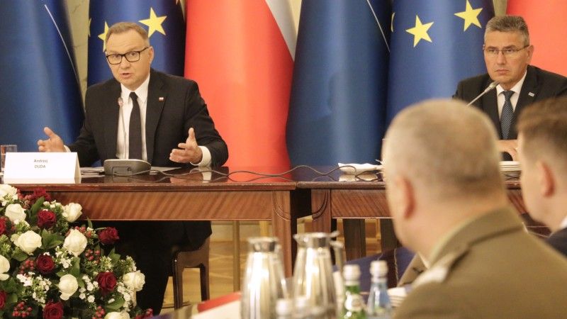 Posiedzenie RBN przed szczytem NATO w Hadze. Prezydent Andrzej Duda, szef BBN Dariusz Łukowski