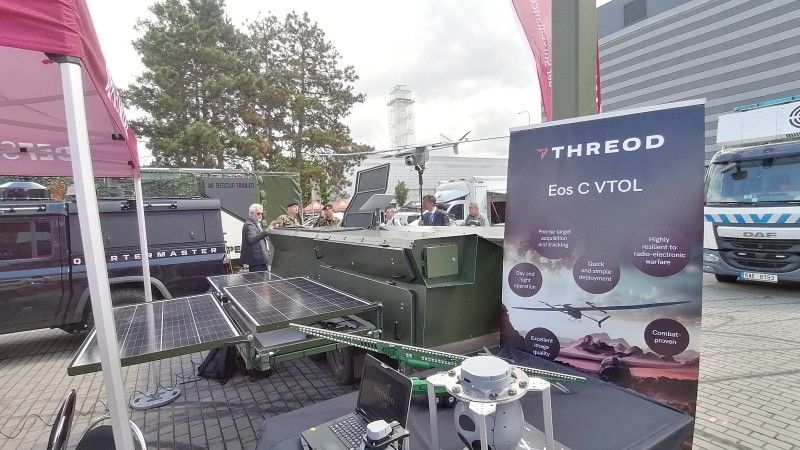 Stoisko estońskich firma na targach IDET 2025 obejmowało produkty takich marek jak Theorod Systems oraz DefSecIntel.
