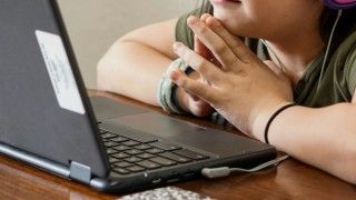 Krajowa Izba Odwoławcza zajęła się odwołaniem dotyczącym wymogu certyfikatów w przetargu na sprzęt dla szkół. W uzasadnieniu wskazano, że nie jest on "niczym nowym" dla producentów.