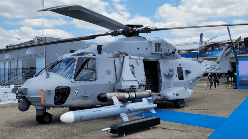 NH90 NFH z torpedą MU90 i pociskiem Marte ER