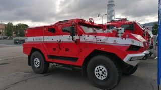 Opancerzony pojazd gaśniczy CZS 15 Triton podczas targów IDET 2025.