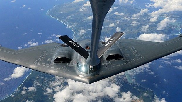 B-2 Spirit pobiera paliwo