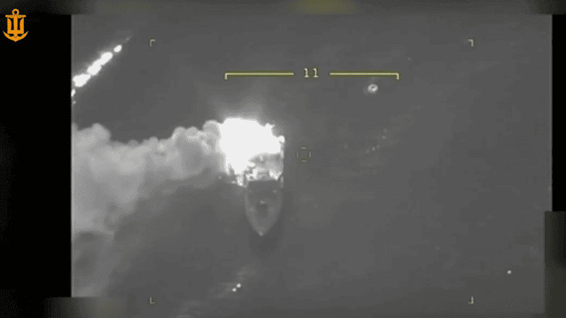 Bayraktar TB-2 atakujący rosyjski kuter