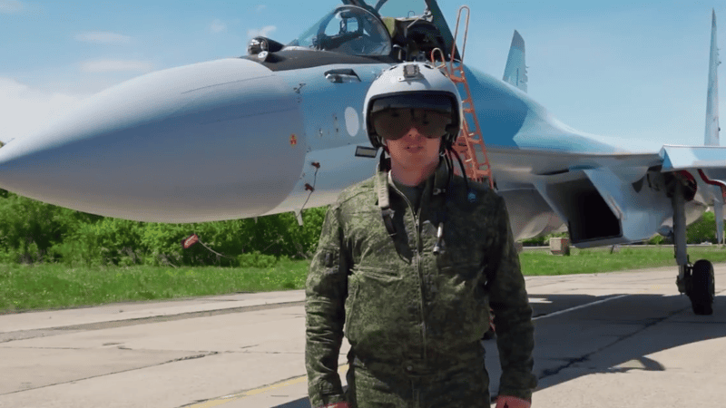 Kadr z filmu o odebraniu nowych rosyjskich Su-35S