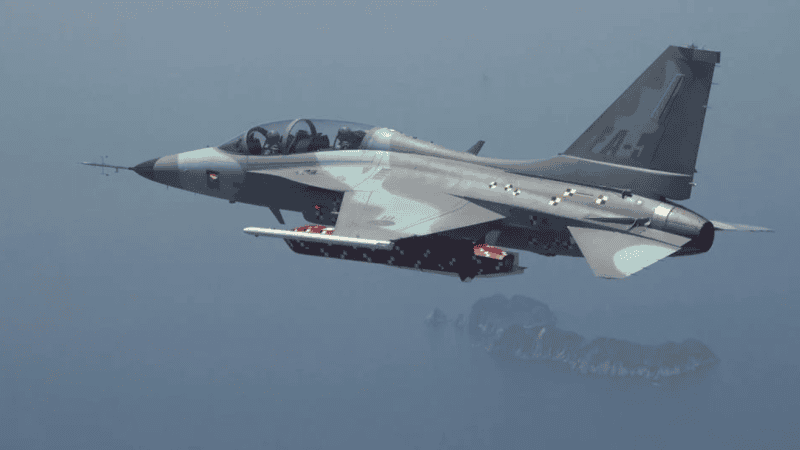 FA-50 w czasie testu z pociskiem manewrującym