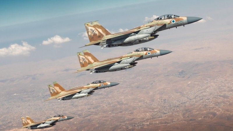 Izraelskie F-15I z ładunkiem bomb (zdjęcie ilustracyjne)