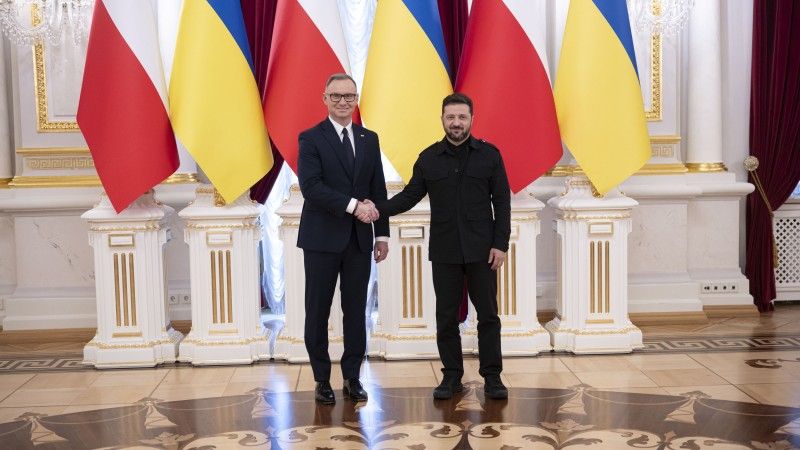 Prezydenci Polski oraz Ukrainy: Andrzej Duda i Wołodymyr Zełeński podczas spotkania w Kijowie.