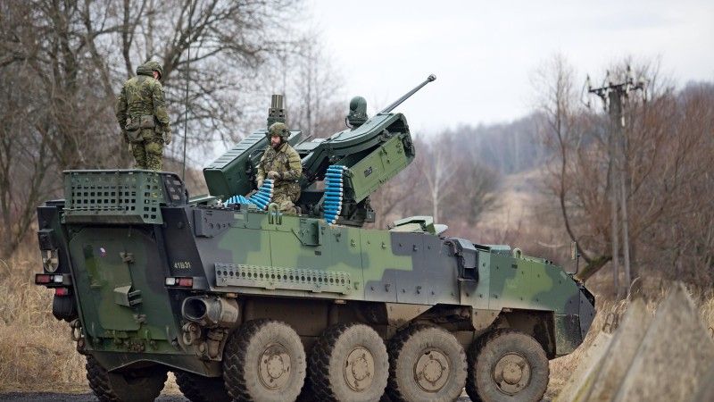 Czeski kołowy bojowy wóz piechoty Pandur II podczas ćwiczeń na Słowacji w ramach NATO Multinational Brigade Task Force Slovakia.