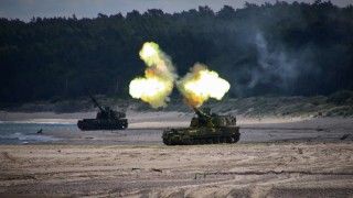 Armatohaubice K9A1 należące do 1. Mazurskiej Brygady Artylerii podczas strzelania na terenie na Centralnego Poligonu Sił Powietrznych w Ustce.