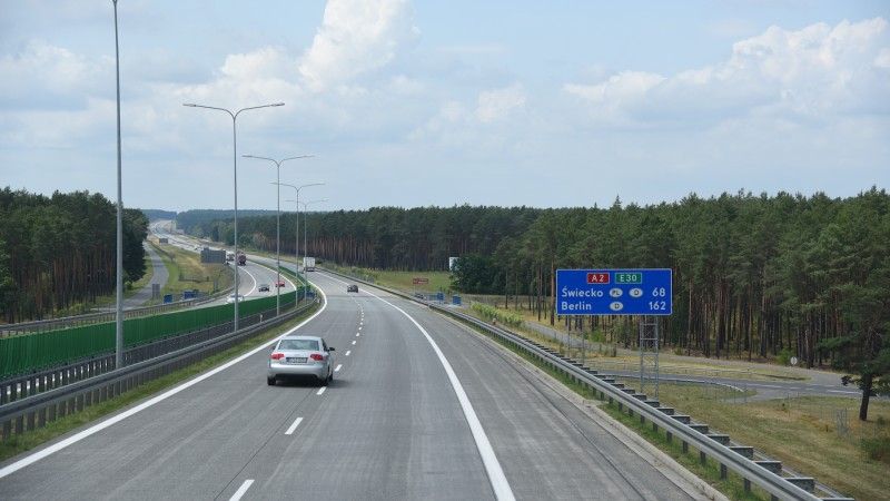 W Dzienniku Ustaw opublikowano nowelizację rozporządzenia dot. udostępniania danych z centralnej ewidencji pojazdów. Nowe informacje uzyska resort finansów - ale nie tylko.