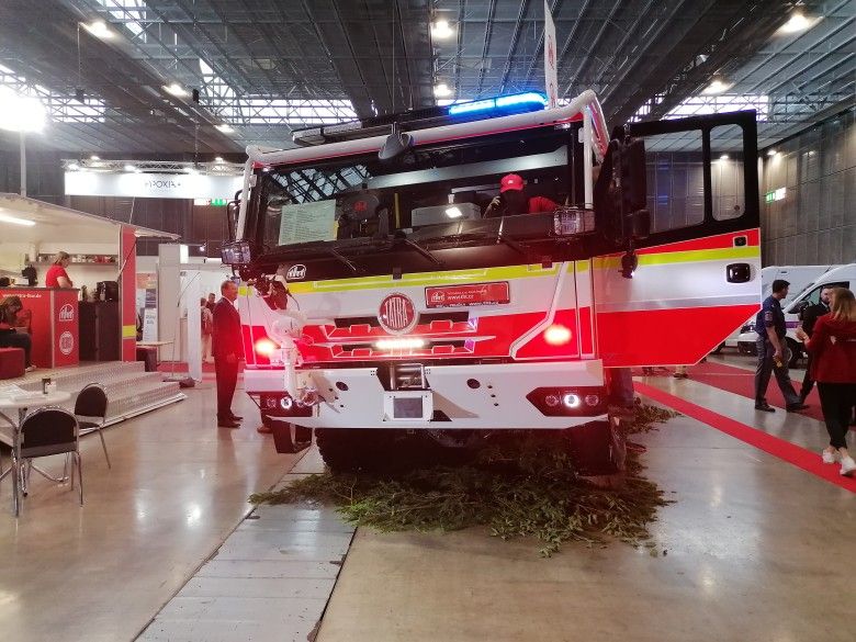 Czeski średni samochód ratowniczo-gaśniczy CAS20/4000/240-S2T bazujący na podwoziu ciężarówki Tatra Force 4x4.