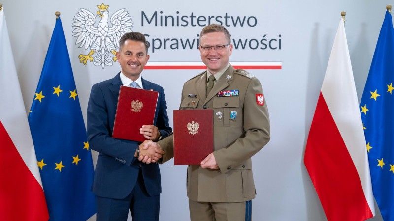 Dowództwo Komponentu Wojsk Obrony Cyberprzestrzeni podpisało porozumienie z Ministerstwem Sprawiedliwości. Współpraca ma pomóc w walce z cyberzagrożeniami.