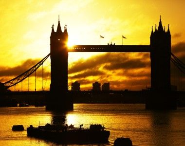 tower bridge o wschodzie słońca